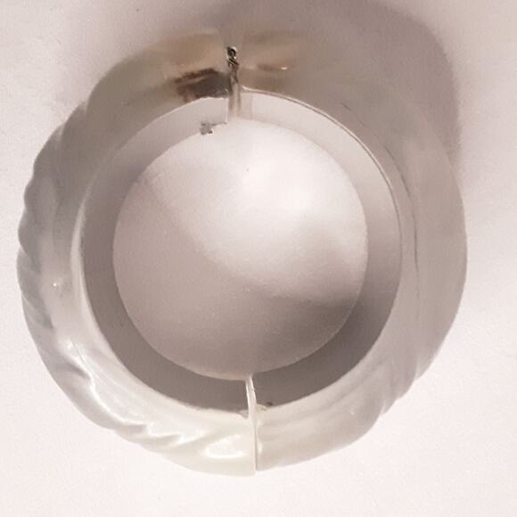 Chunky Smokey Acrylic Hinge Bracelet Blue Beige  Textured Pattern - Picture 7 of 10